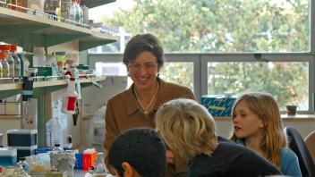 Dr. Ronald with young students visiting the lab